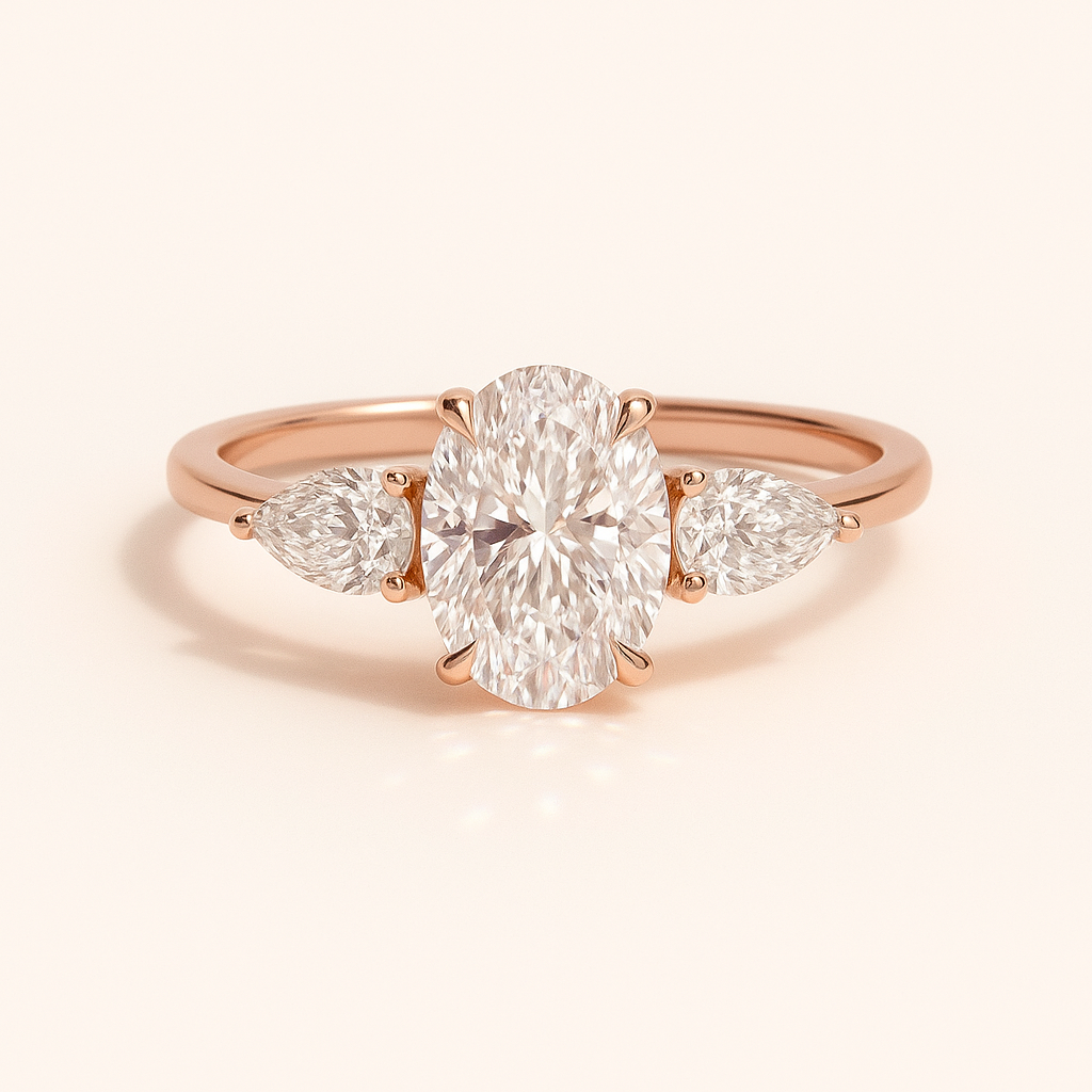 Carmen Oval Threestone Verlobungsring aus 18k Roségold mit einem funkelnden, laborgezüchteten Diamanten – handgefertigt, nachhaltig, von Labgrownlove