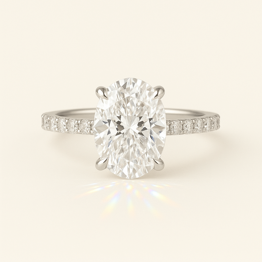 Tiffany Pavé Verlobungsring aus 14k Weißgold mit einem funkelnden, Laborgezüchteten Diamanten - handgefertigt & nachhaltig - von Labgrownlove 