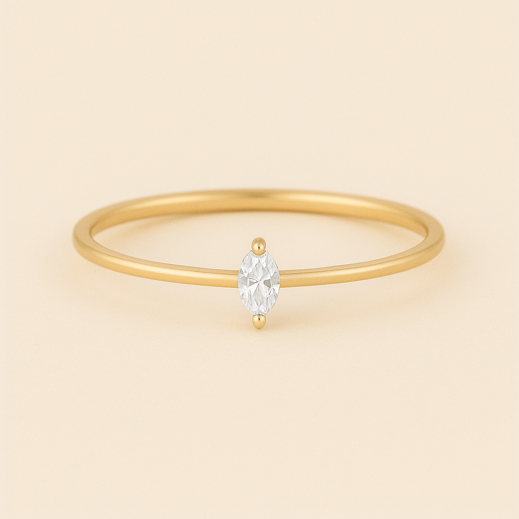 Laura Solitär Verlobungsring aus 14k Gelbgold mit einem funkelnden, natürlichen Diamanten - handgefertigt & nachhaltig - von Labgrownlove 