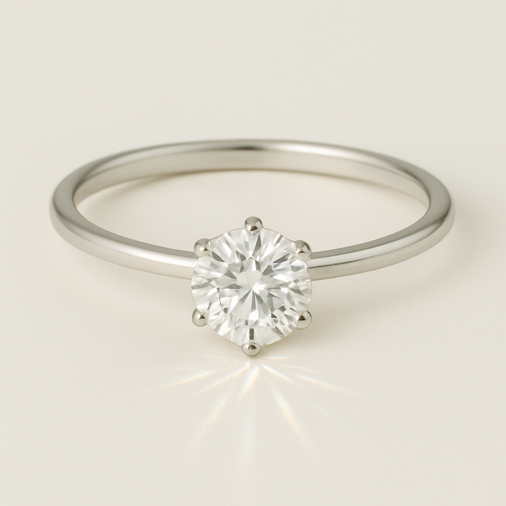 Sveta - Brilliant Solitär Verlobungsring aus 14k Weißgold mit einem funkelnden, natürlichen Diamanten - handgefertigt & nachhaltig - von Labgrownlove 