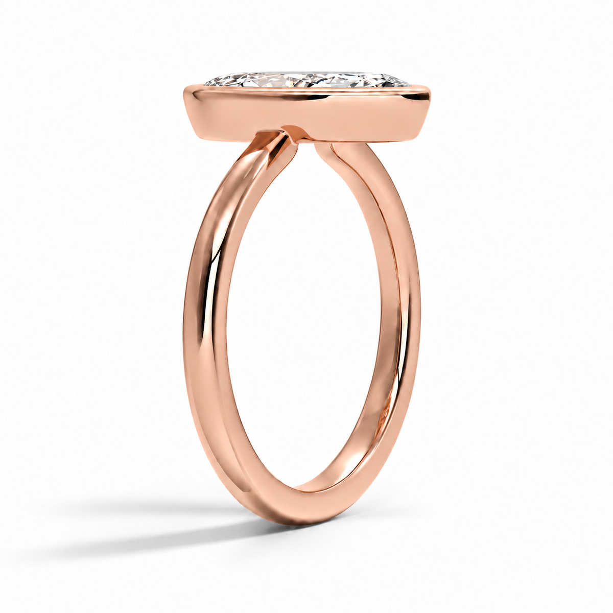 Seitenansicht: Marquise Bezel-Verlobungsring aus Roségold mit Labordiamant