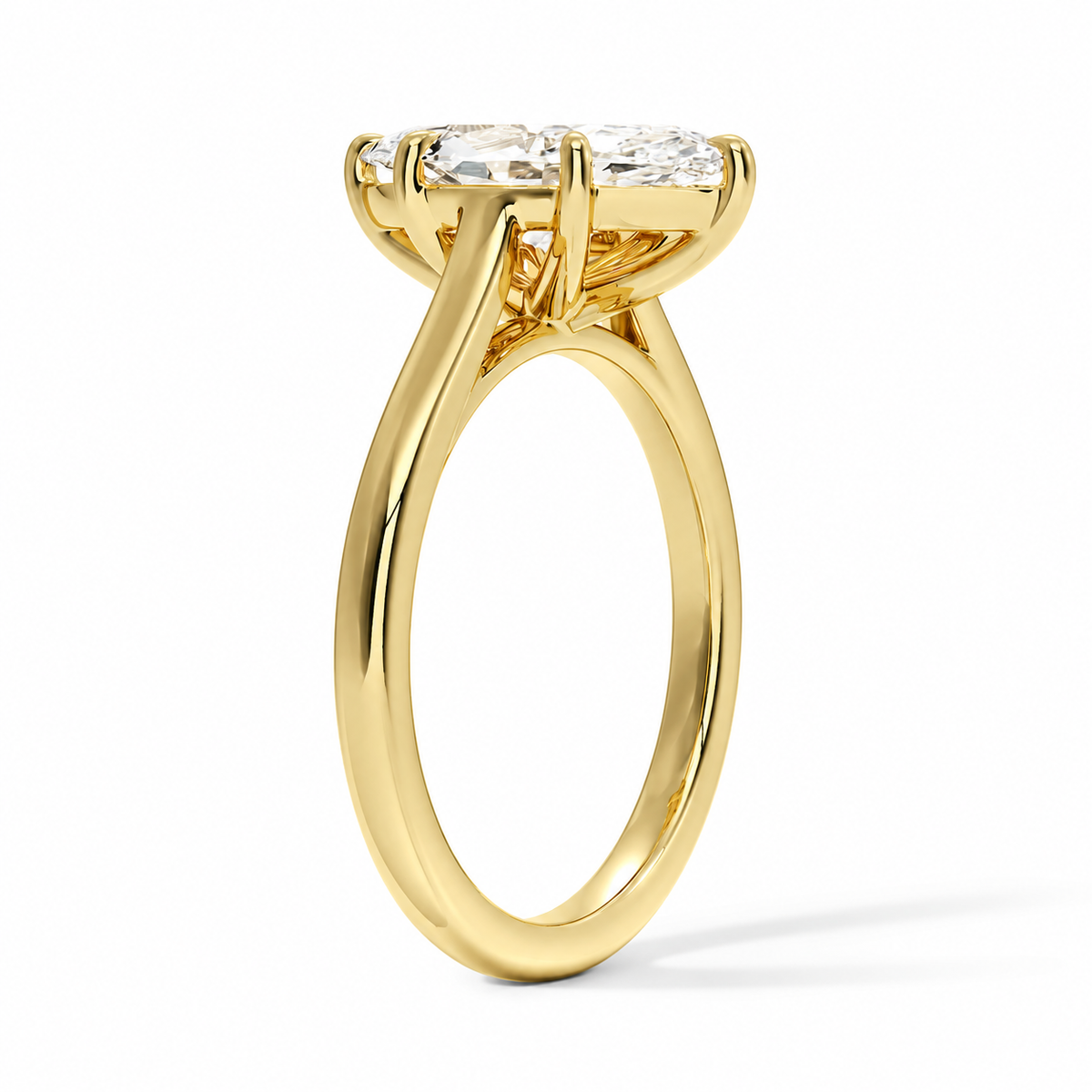 Seitenansicht: Marquise Verlobungsring aus Gelbgold mit Labordiamant und Cathedral-Fassung