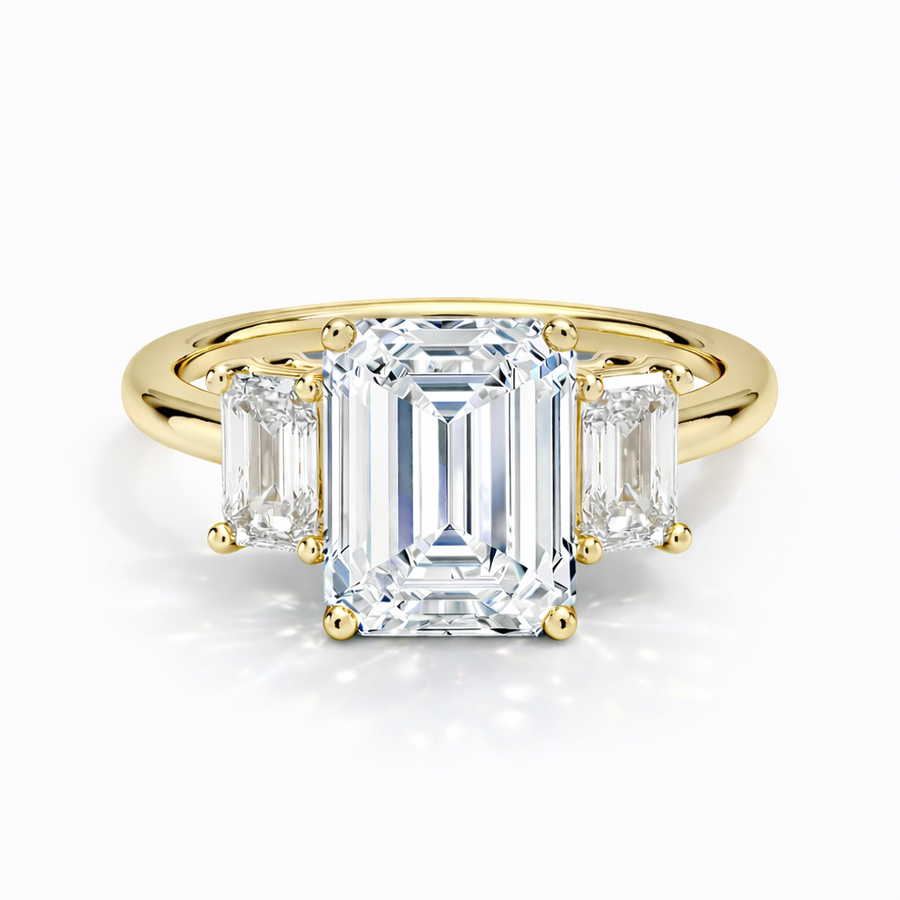 Emerald Dreistein-Verlobungsring aus 14 Karat Gelbgold mit Labordiamant