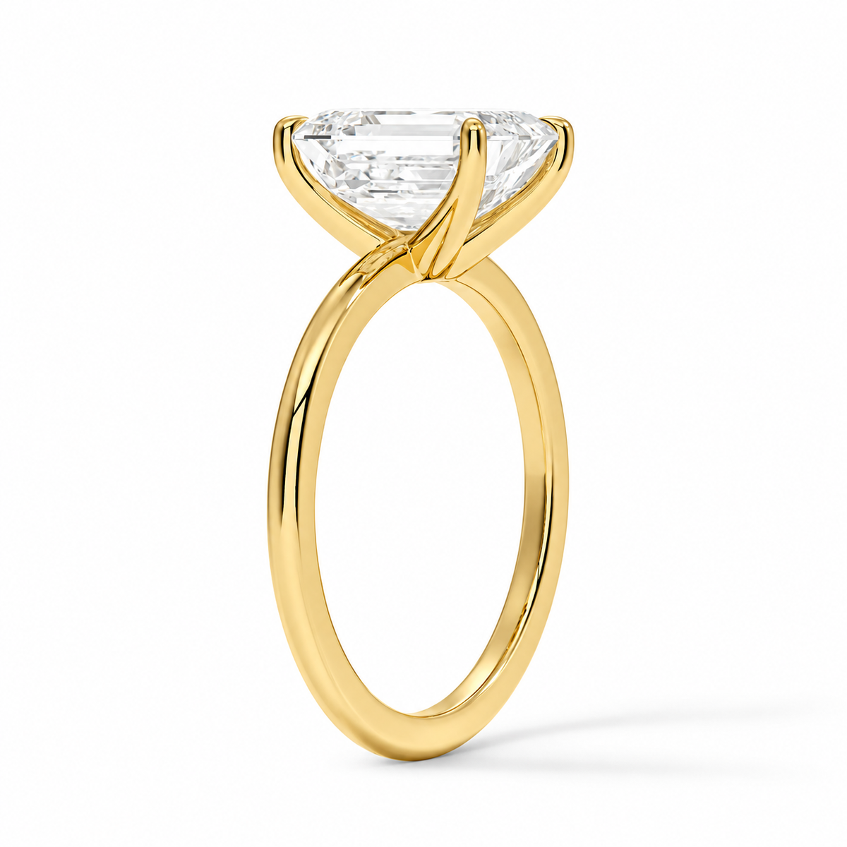 Seitenansicht: Verlobungsring aus Gelbgold mit Labordiamant