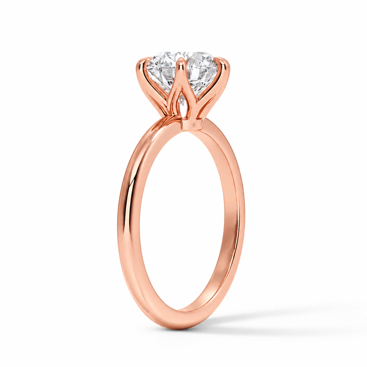 Seitenansicht: Verlobungsring aus Roségold mit Labordiamant und Tulpenfassung