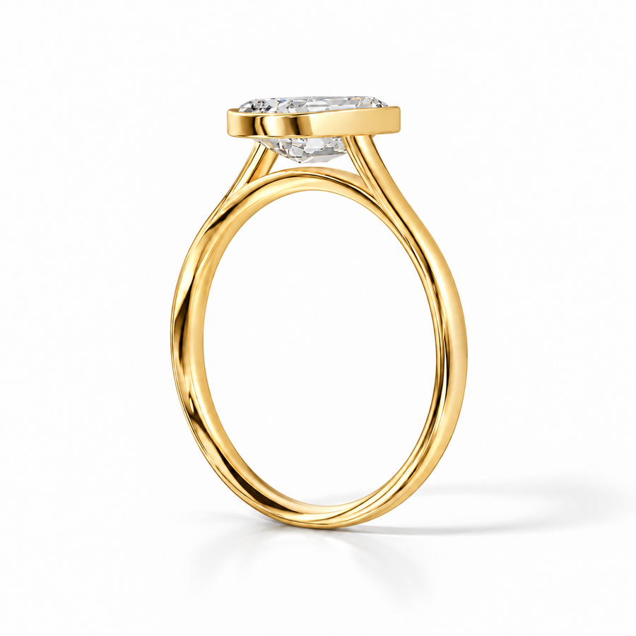 Felina – Emerald Bezel Verlobungsring | Labordiamant