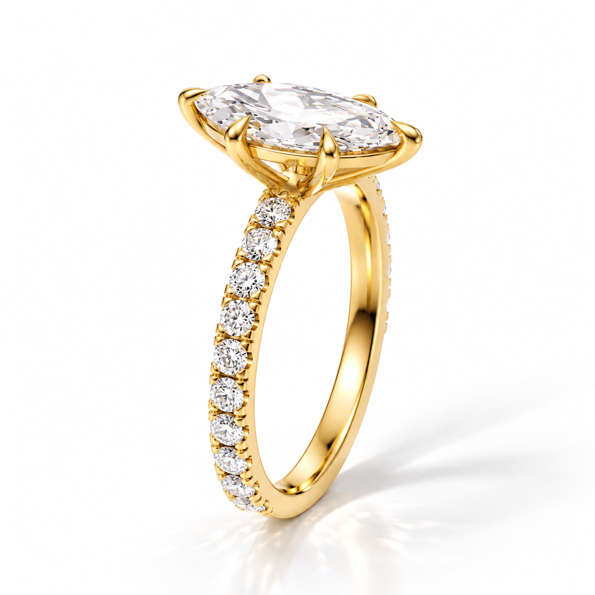 Seitenansicht: Marquise Verlobungsring aus 14 Karat Gelbgold mit Labordiamant