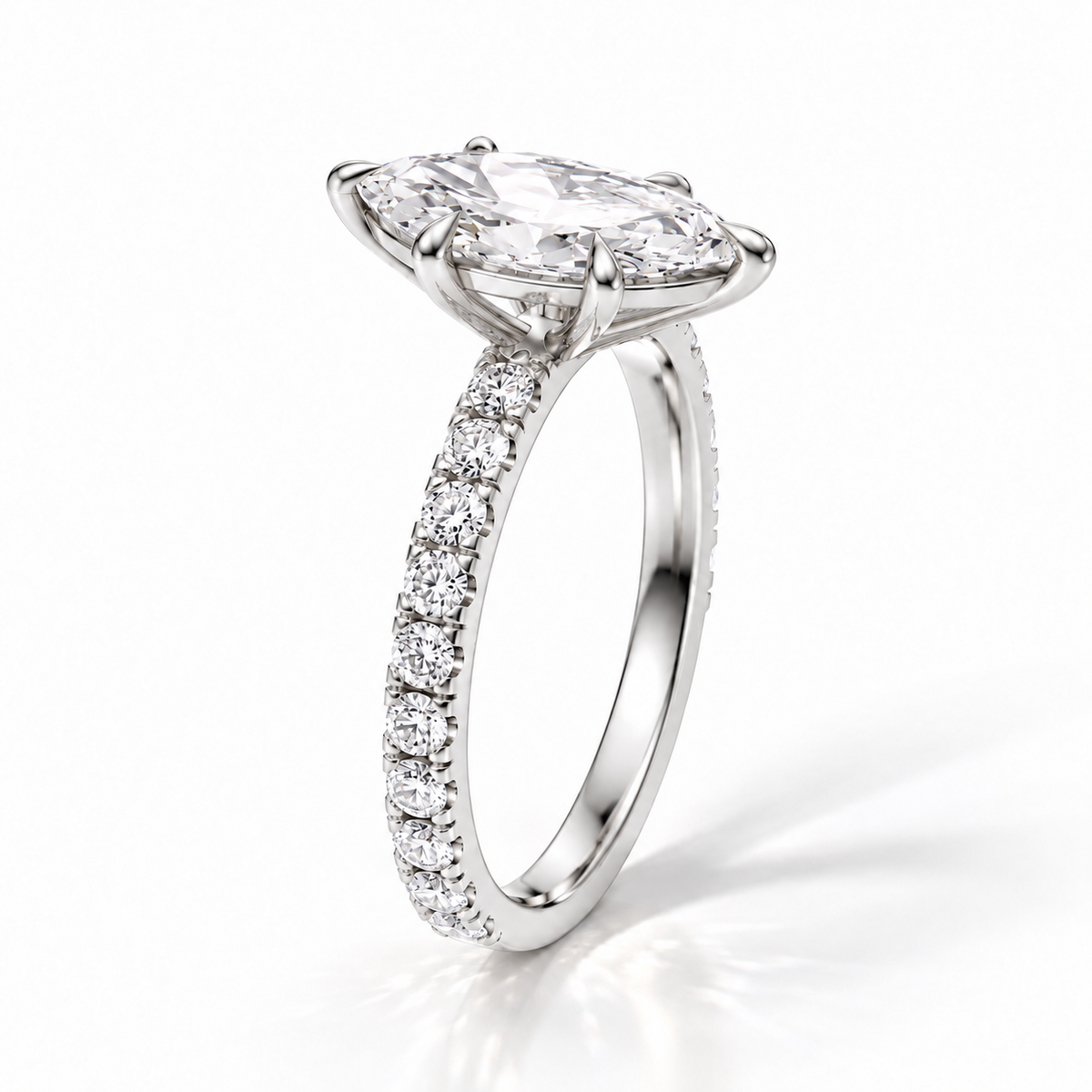 Marquise Verlobungsring aus 14 Karat Weißgold mit Labordiamant