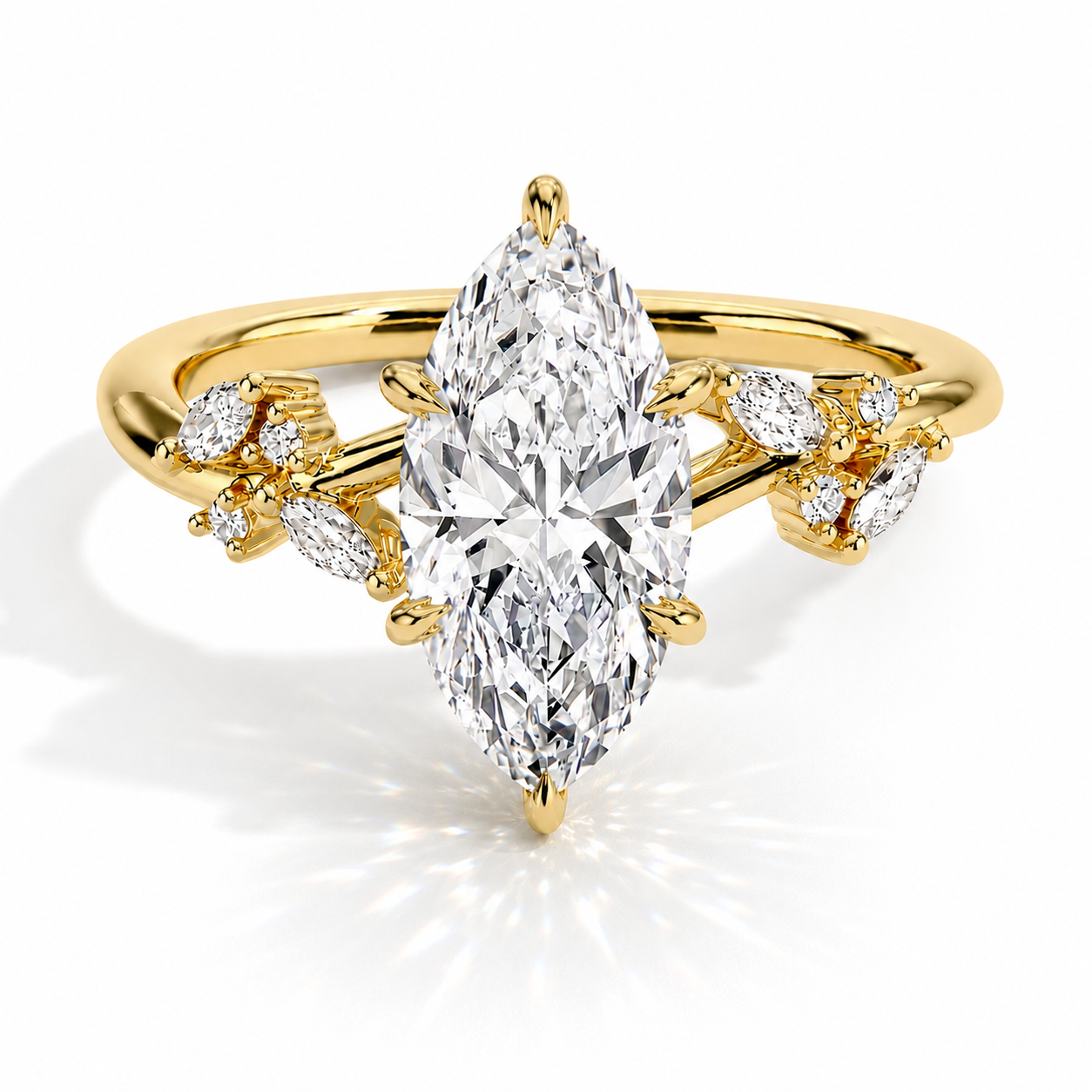 Melody - Marquise Verlobungsring mit floralen Akzentdiamanten aus 14k Gelbgold mit einem funkelnden, laborgezüchteten Diamanten - handgefertigt & nachhaltig - von Labgrownlove