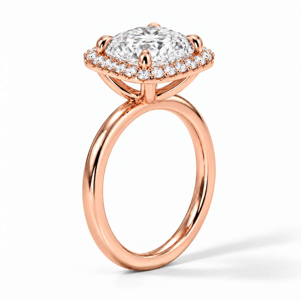 Seitenansicht: Cushion Halo-Verlobungsring aus Roségold mit Labordiamant