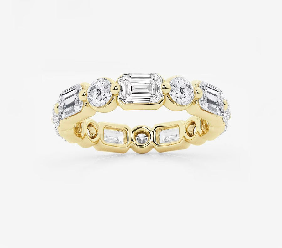 Ehering aus 14 Karat Gelbgold mit Labordiamanten im Brillant- und Emerald-Schliff