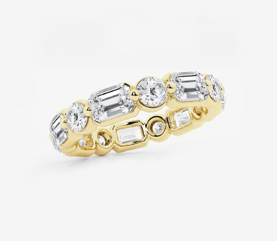 Ehering aus 14 Karat Gelbgold mit Labordiamanten im Brillant- und Emerald-Schliff