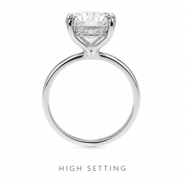 Diamantring mit hoher Fassung in Seitenansicht