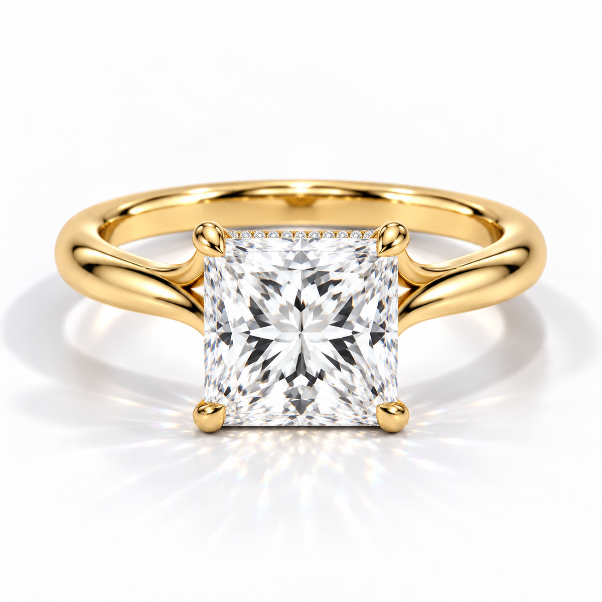 Princess-Cut Verlobungsring aus Gelbgold mit Labordiamant und Hidden Halo und Cathedral-Fassung
