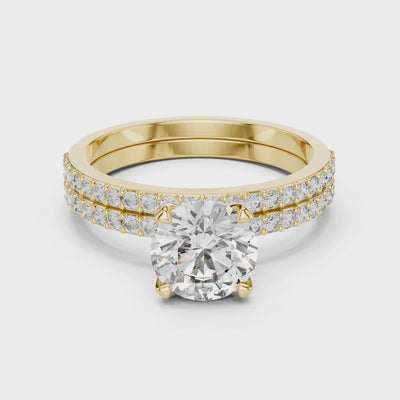 Diamond ring with clusters small diamonds in gold