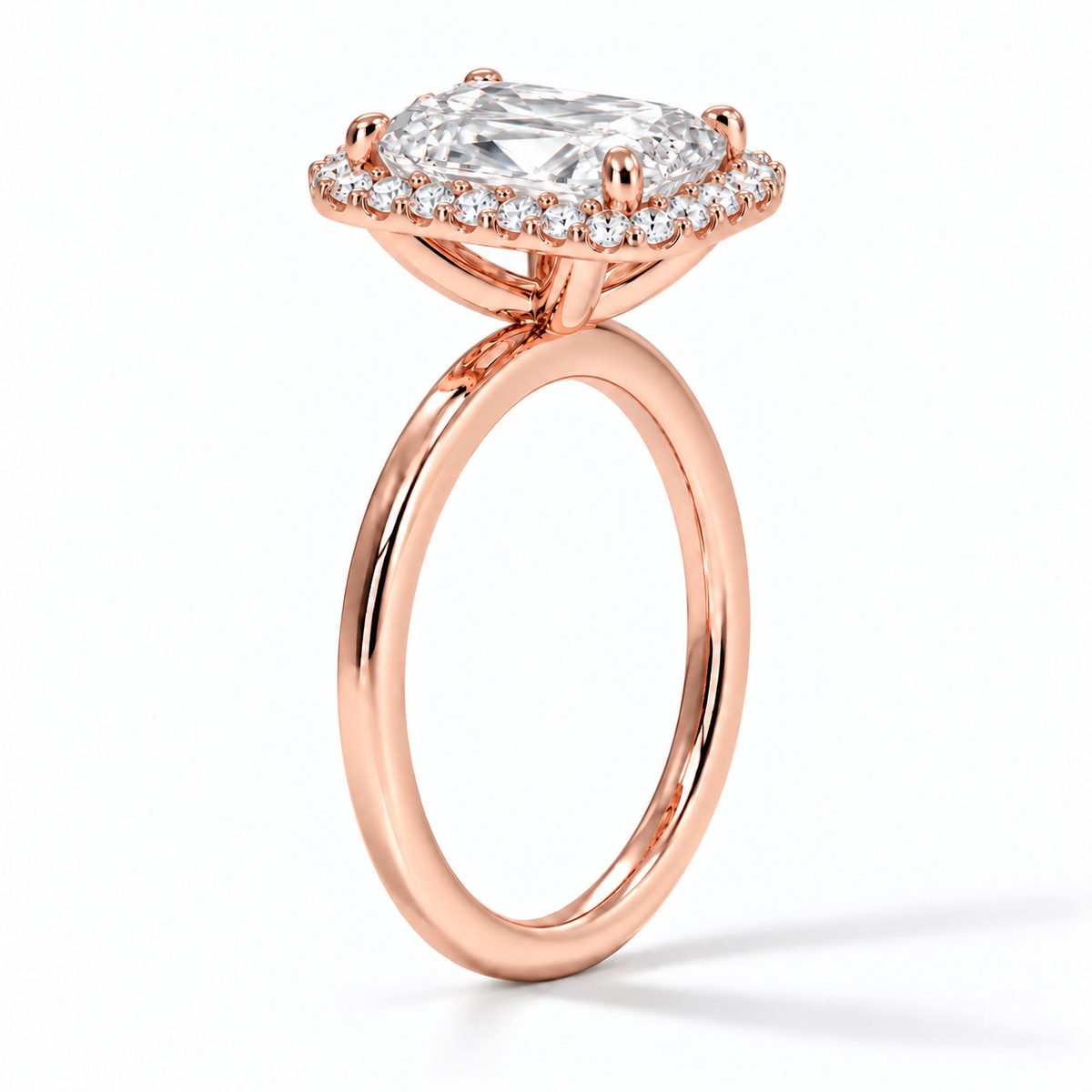 Seitenansicht: Radiant Halo-Verlobungsring aus Roségold mit Labordiamant